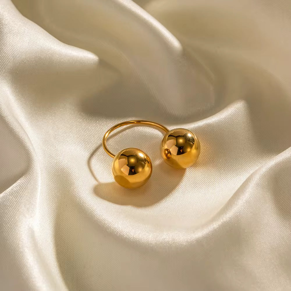 Spheres gold adjustable ring