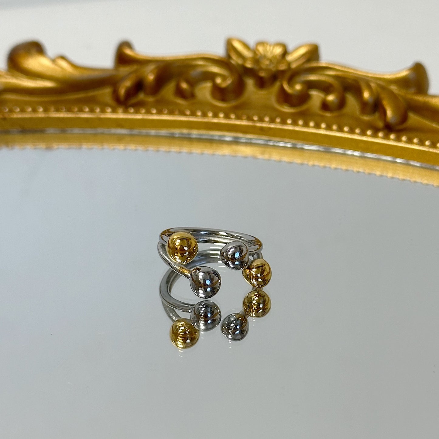 Globes adjustable ring
