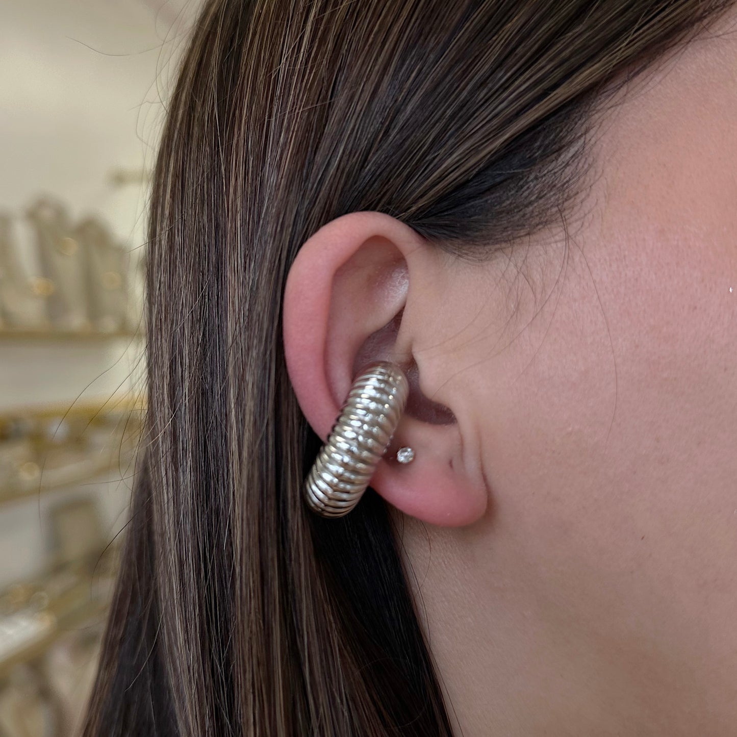 Macaroon Earcuff