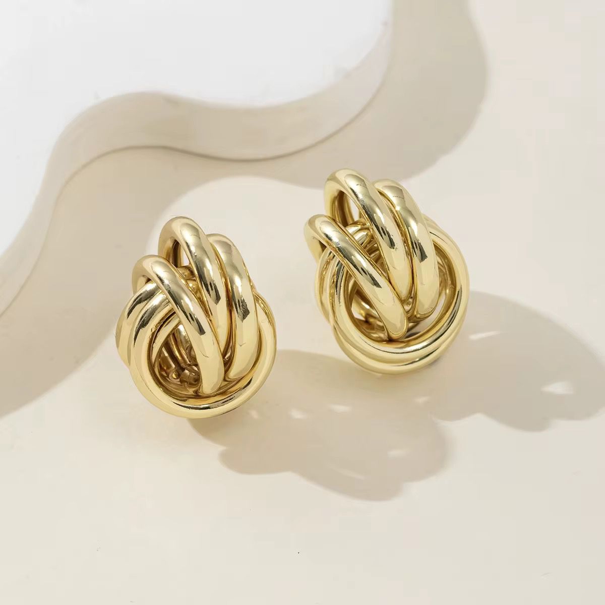 Gold Knott earring