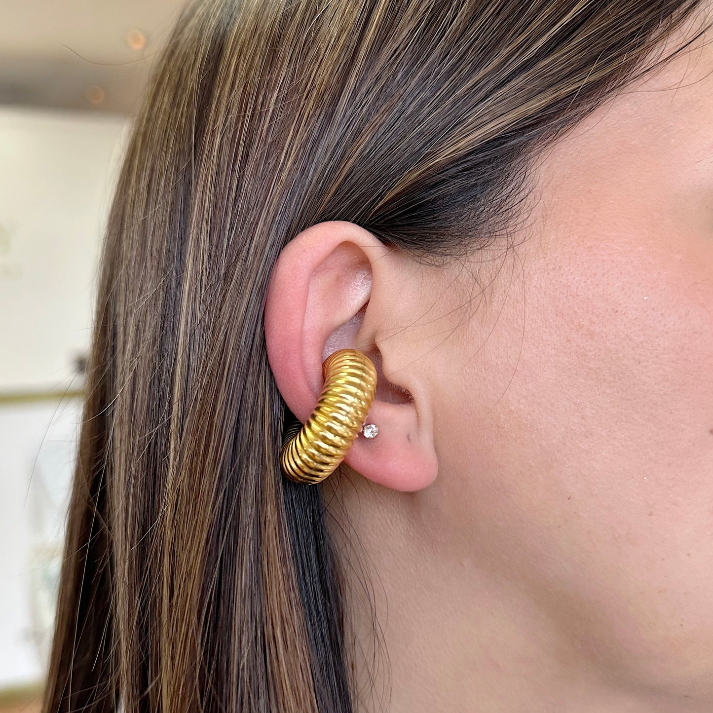 Macaroon Earcuff