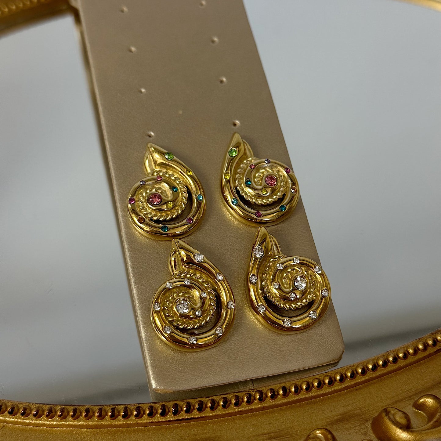 Spiral zirconia earrings