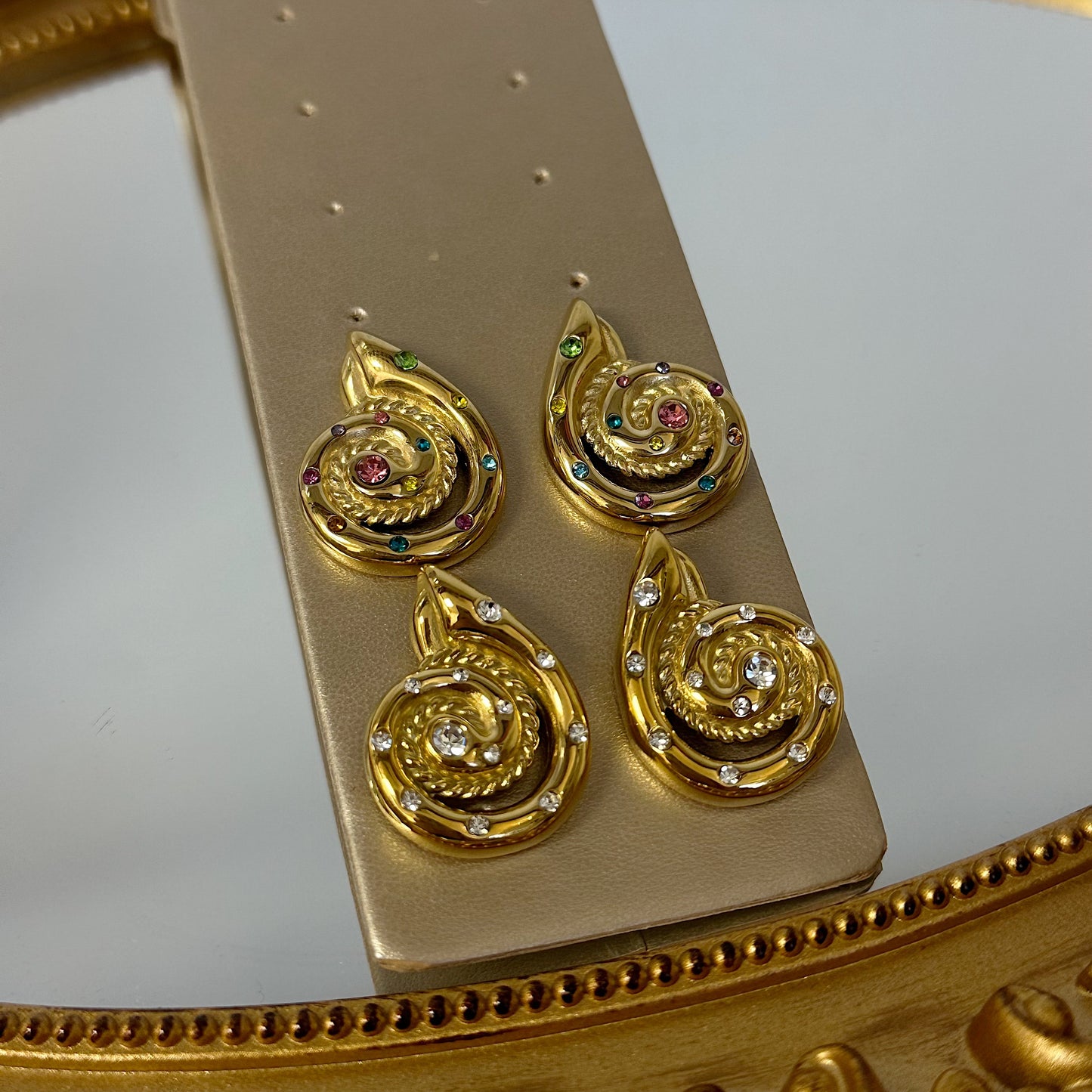 Spiral zirconia earrings