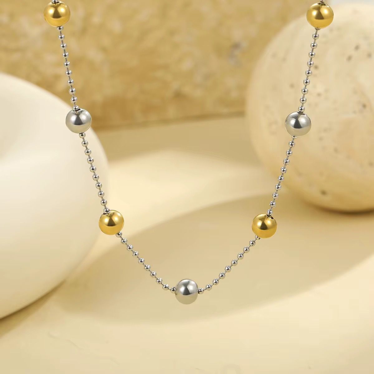 Mara Bicolor pearl necklace