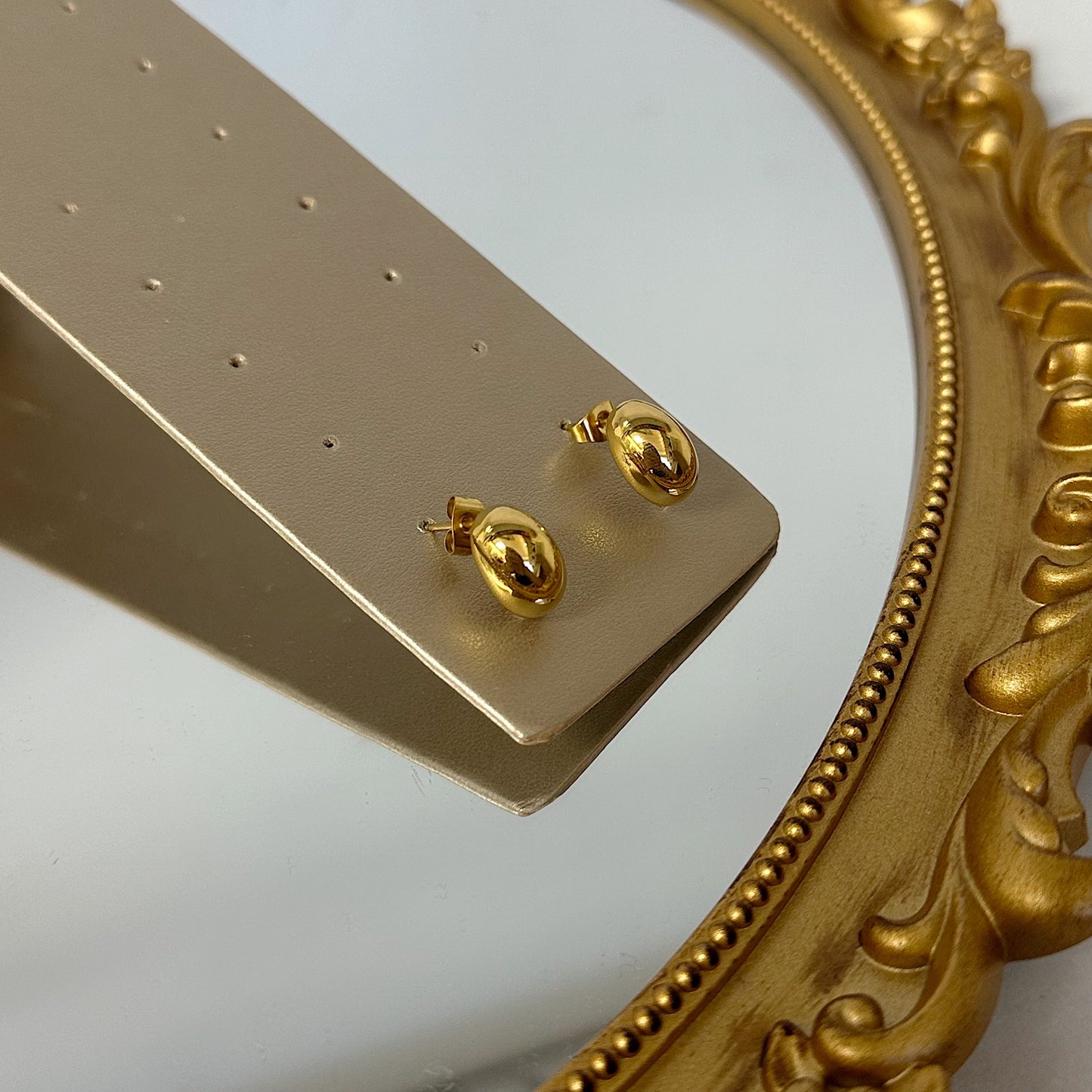 Mini drop gold earrings