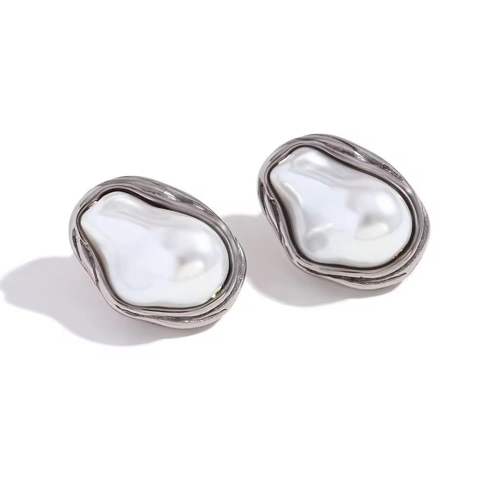 Vintage pearl earrings