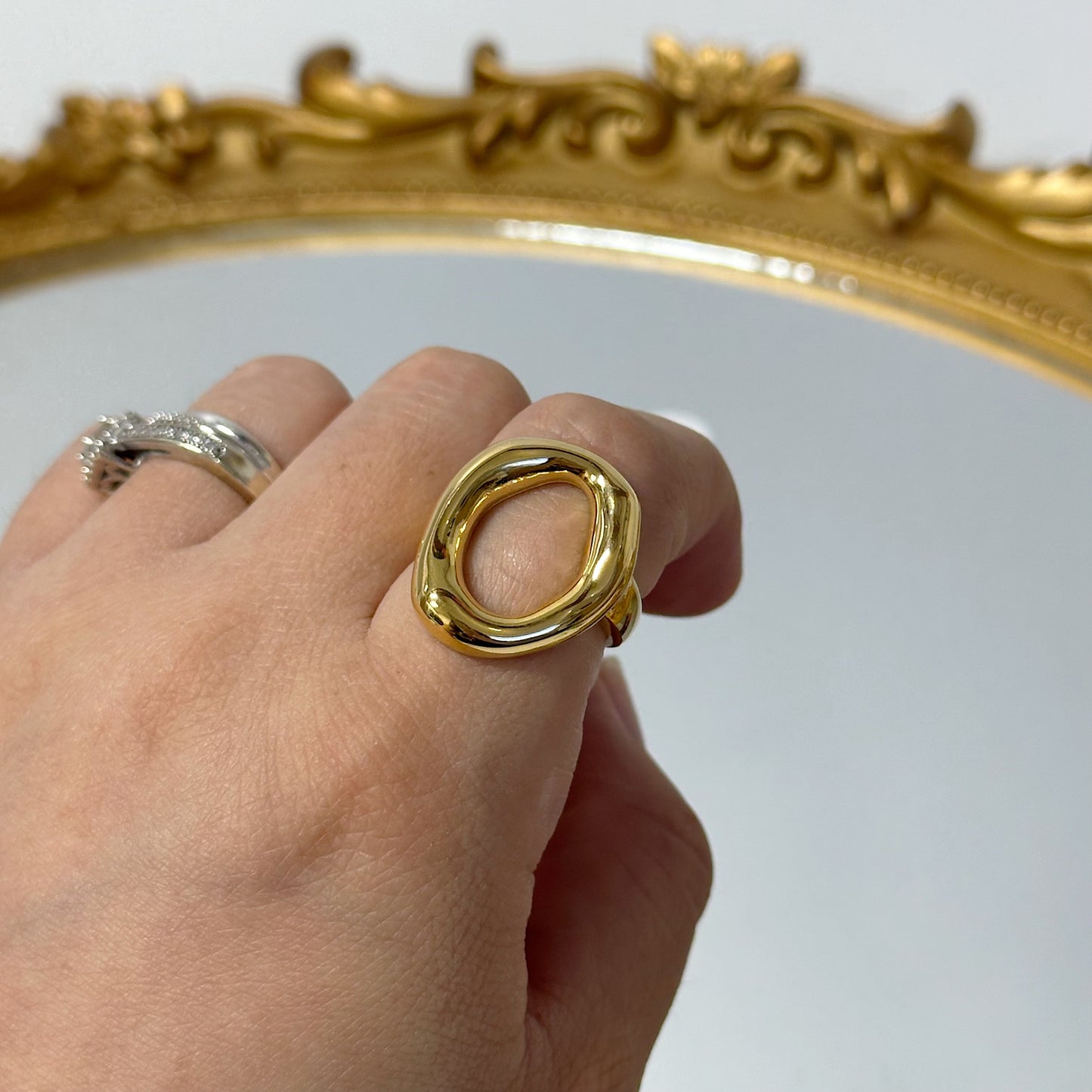 Small circle statement rings