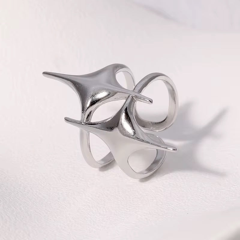 Maily adjustable ring