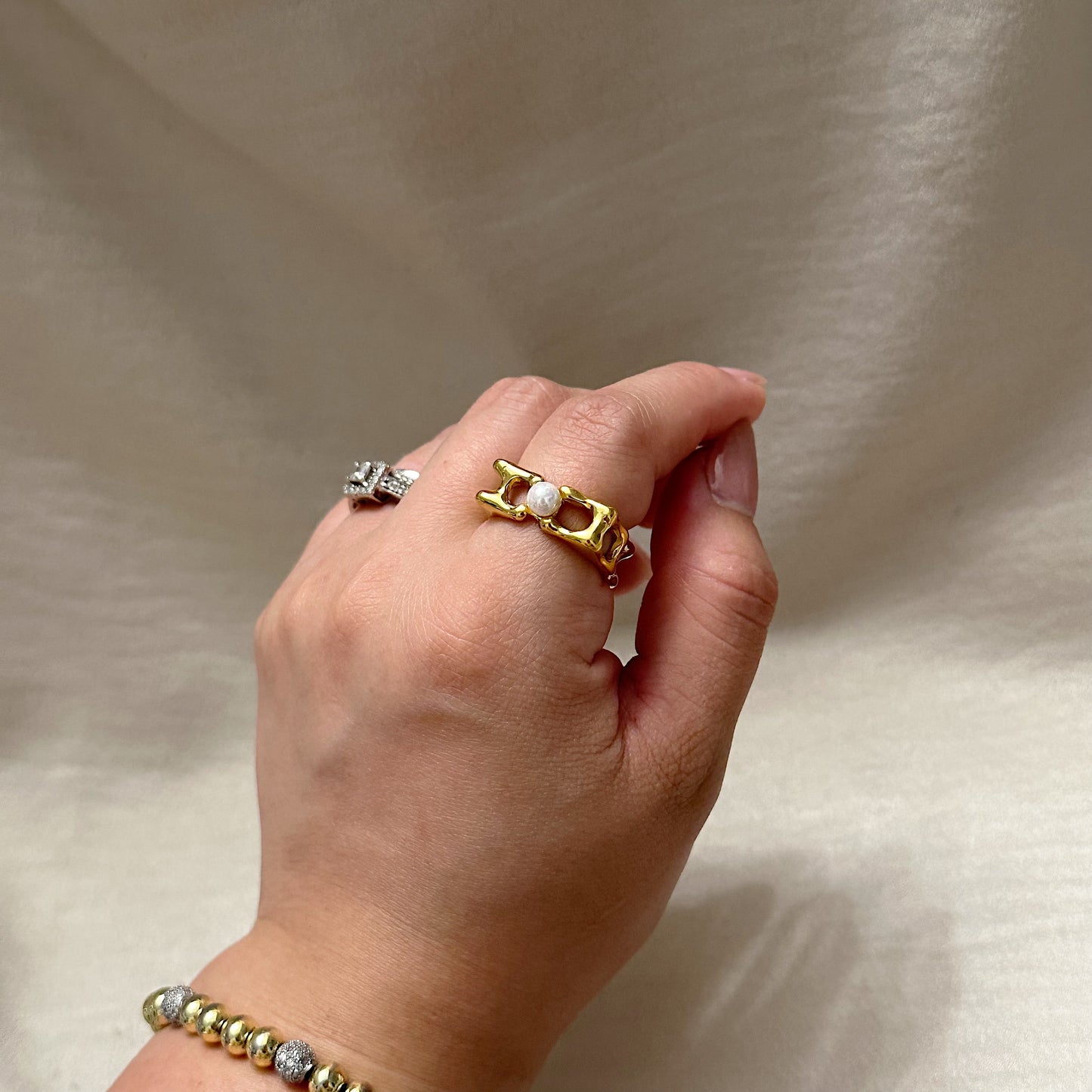 Layla square ring with pearl