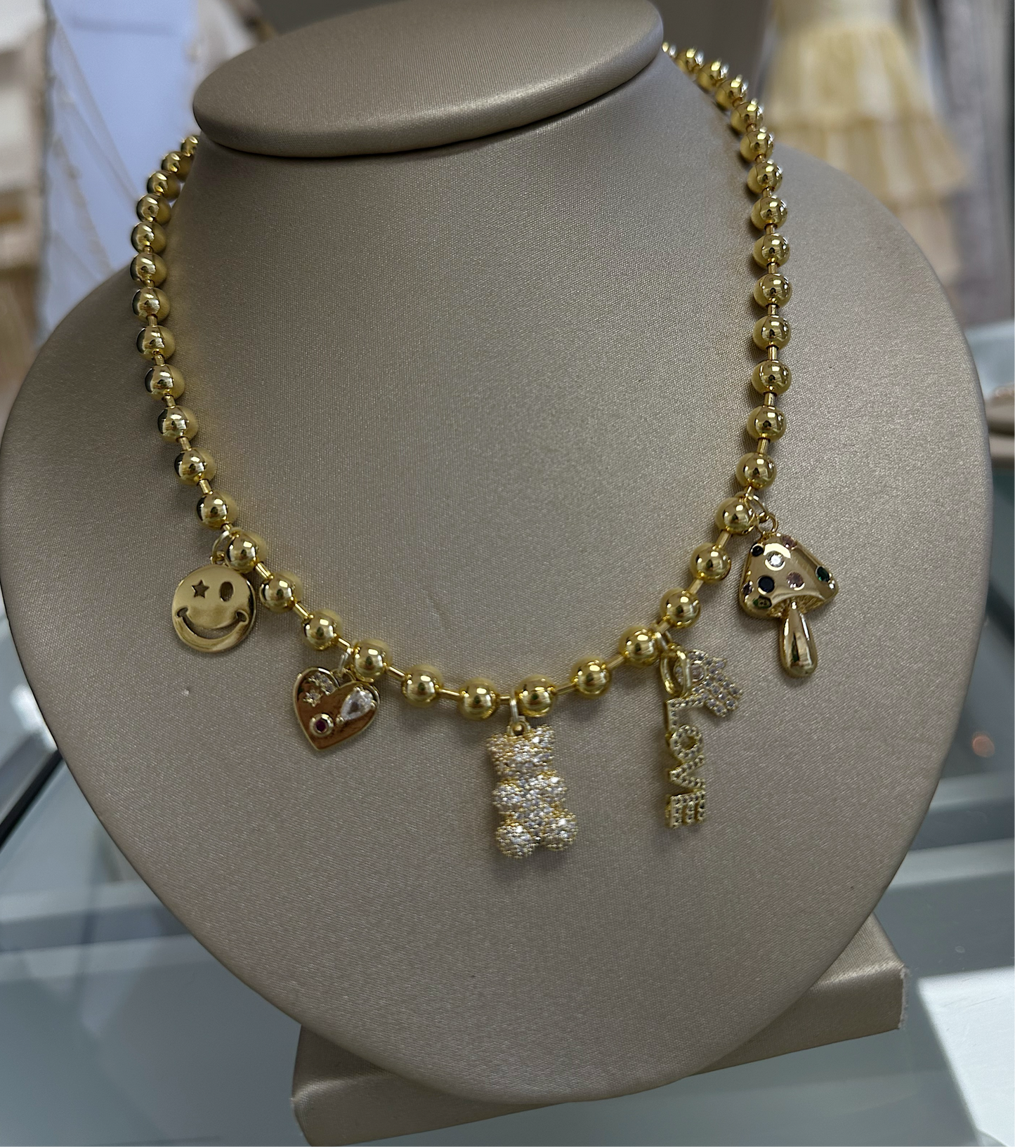 Charm teddy necklace