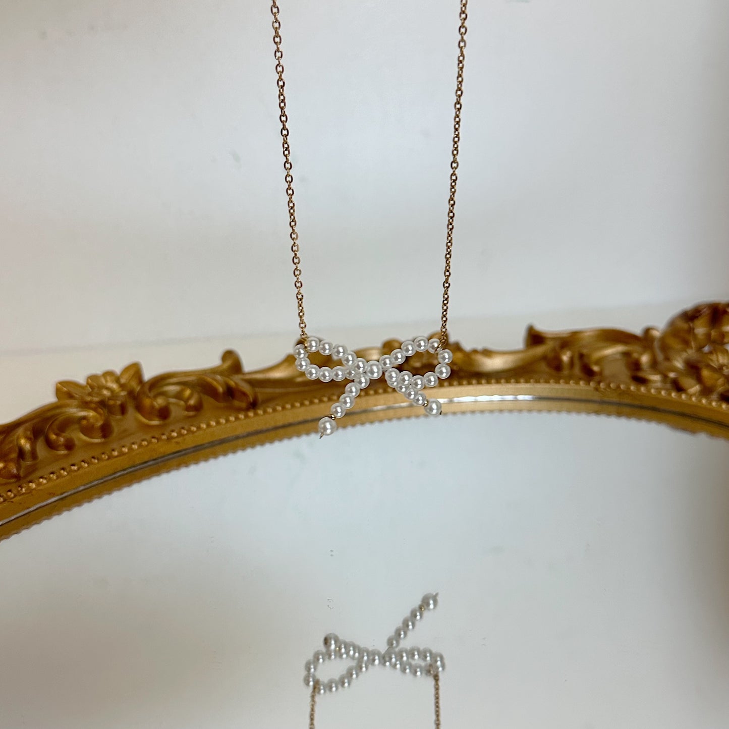 Bow pearl necklace