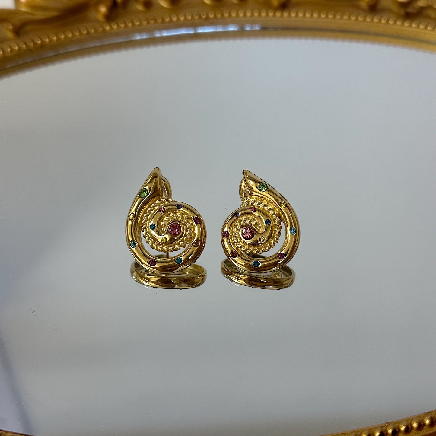 Spiral zirconia earrings