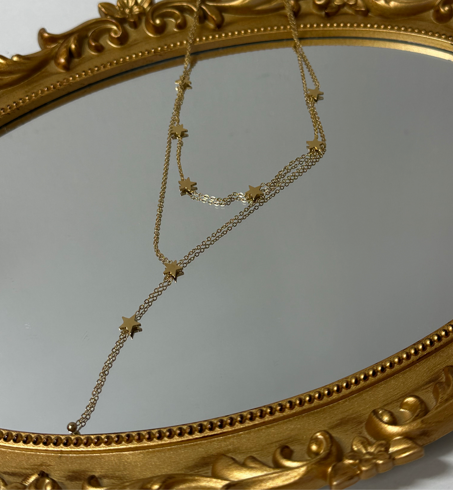 Stars double tie gold necklace.