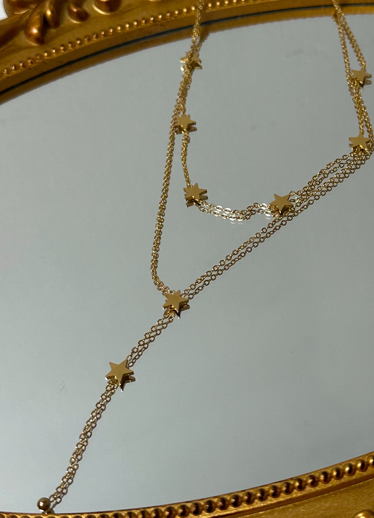 Stars double tie gold necklace.