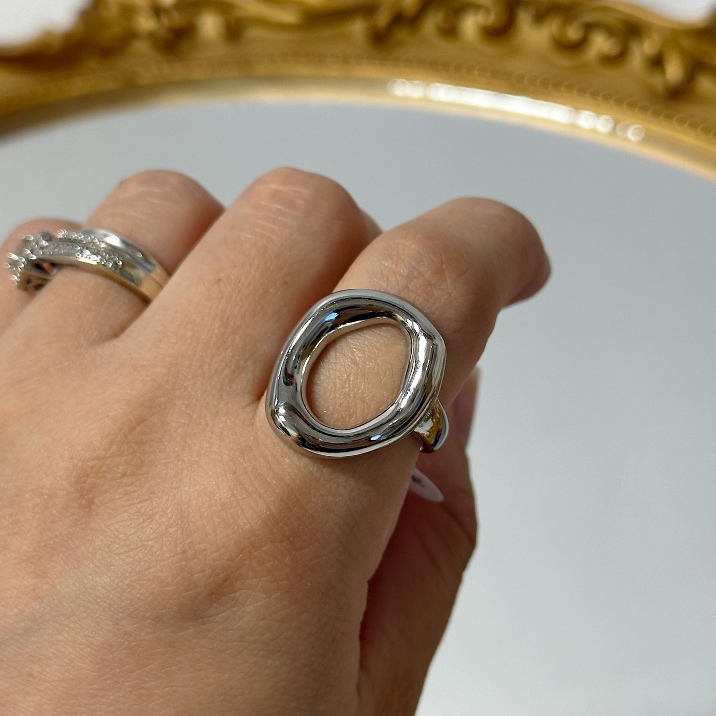 Small circle statement rings
