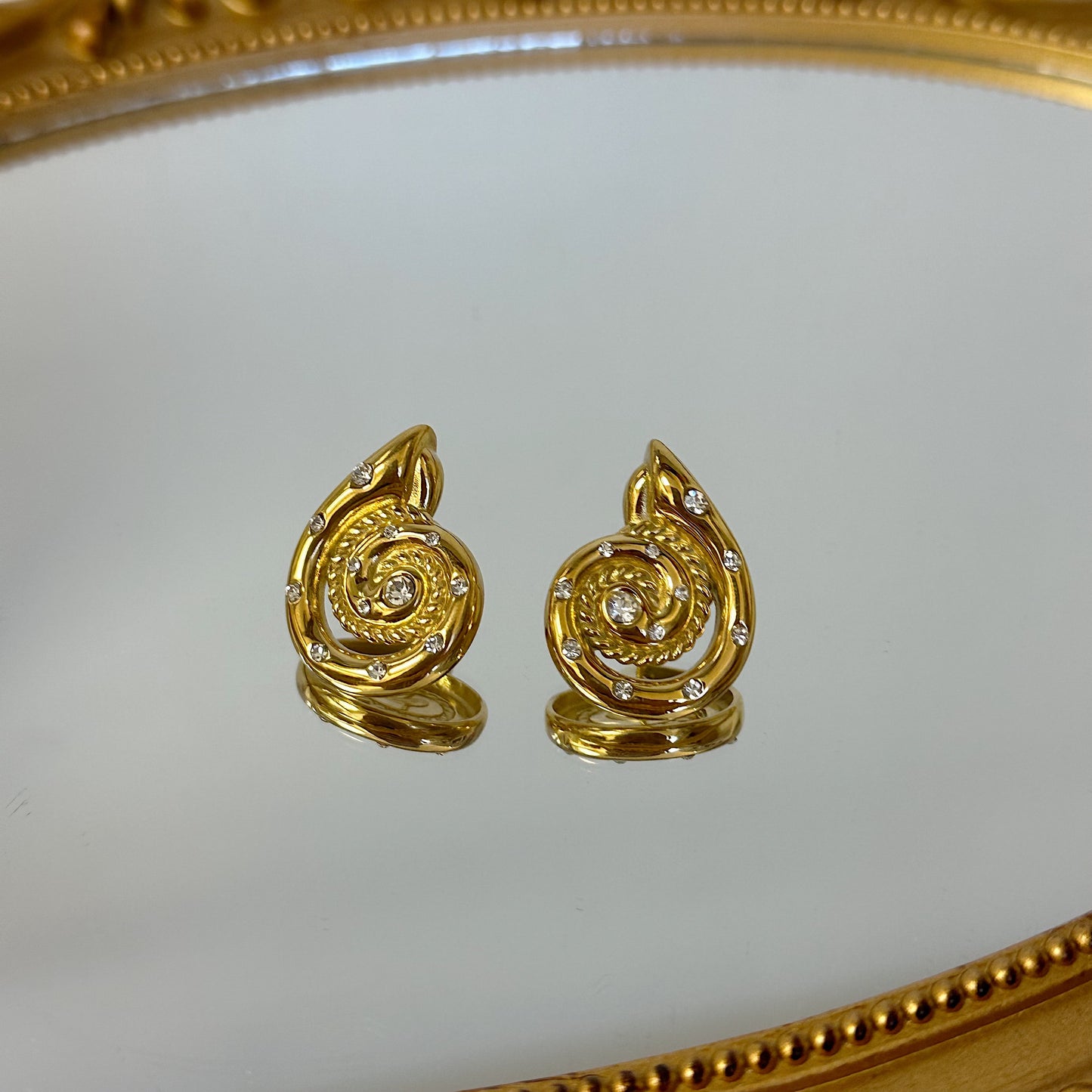 Spiral zirconia earrings
