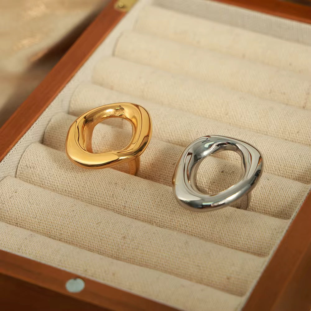 Oval large ring