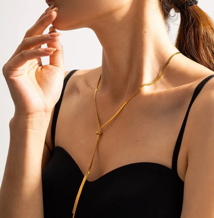 Tie snake flat necklace adjustable