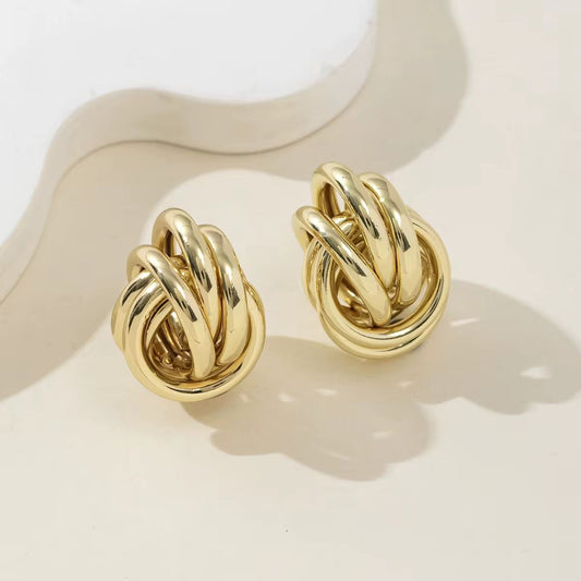 Gold Knott earring