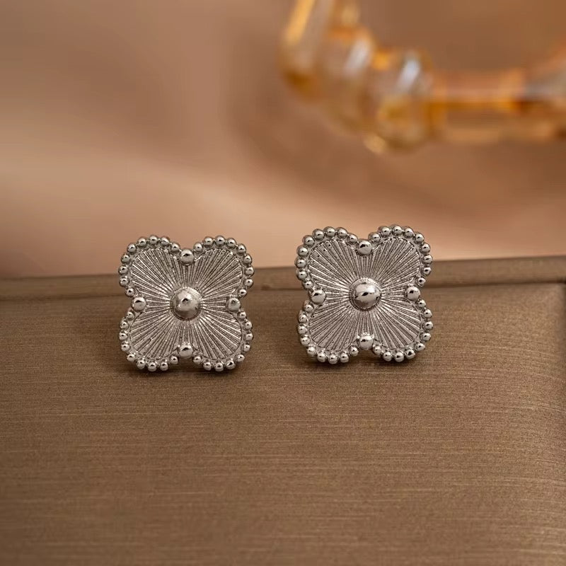 Clover Dupes Earrings