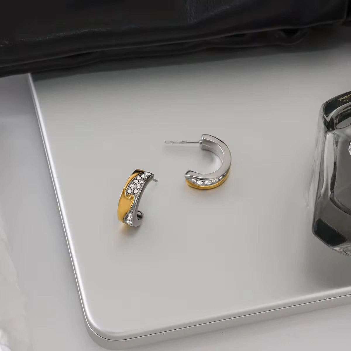 Zoey Bi-color small hoops