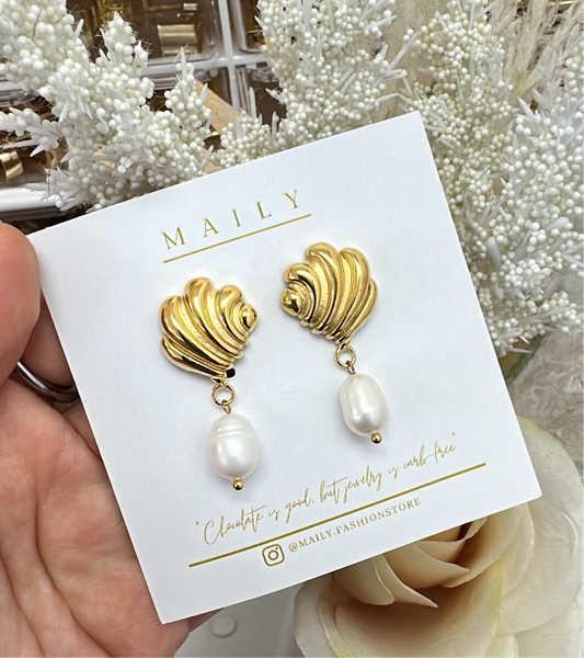 Shell and pearl earring