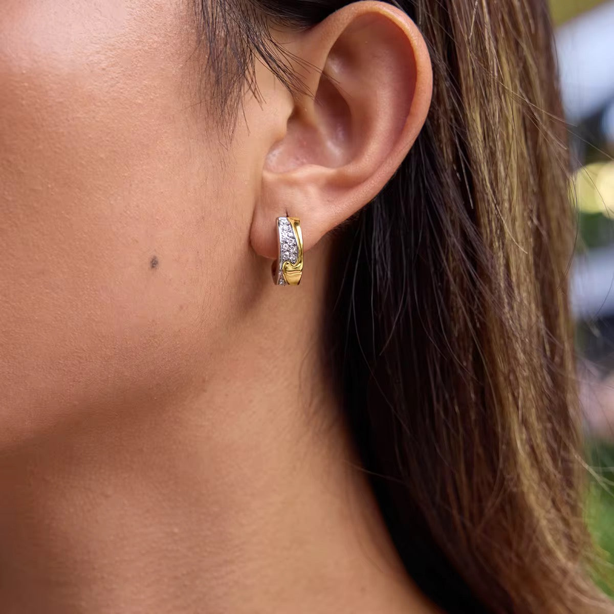 Zoey Bi-color small hoops