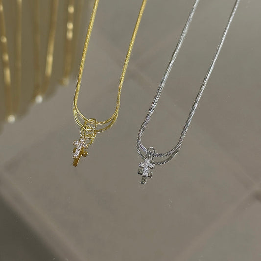 Mini cross necklace zirconia