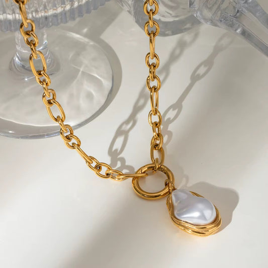 Vintage pearl necklace